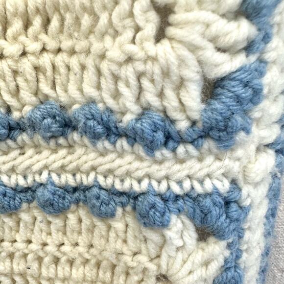 Vintage hand crochet knit cottagecore 3D flower accent throw blanket grannycore - Picture 13 of 16